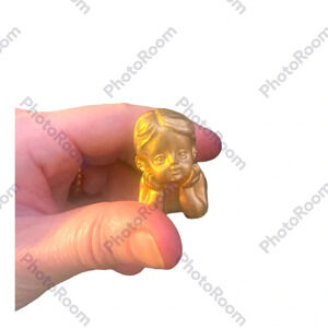 Gold toned angel figurine